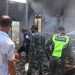 Polsek Limau Bersama TNI Bantu Pemadamaan dan Identifikasi Peristiwa Kebakaran
