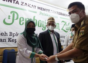Bupati Musa Ahmad Melaksanakan Pembayaran Zakat Mal Melalui Baznas Kabupaten Lampung Tengah