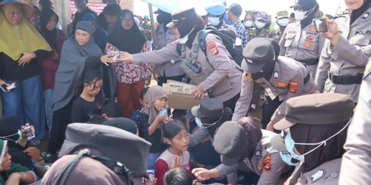 Polisi Humanis di Tengah Pembongkaran Rumah Warga Desa Sidosari