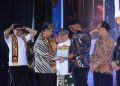 Plt Bupati Lampung Tengah I Komang Koheri Terima Penghargaan Alumni KMHDI Inspiratif di Mahasabha XIV